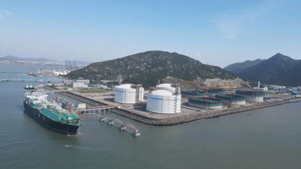 CNOOC: construction progresses on giant Zhuhai LNG tanks