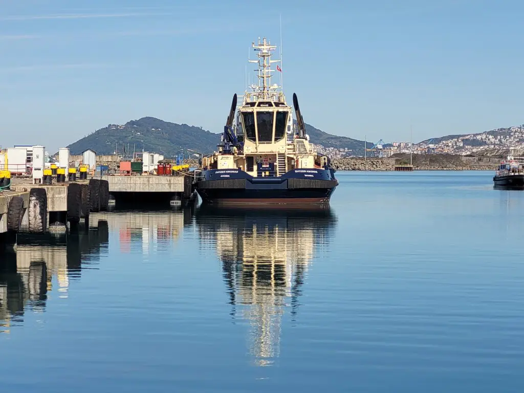 Svitzer's tugs ready to start serving Alexandroupolis FSRU