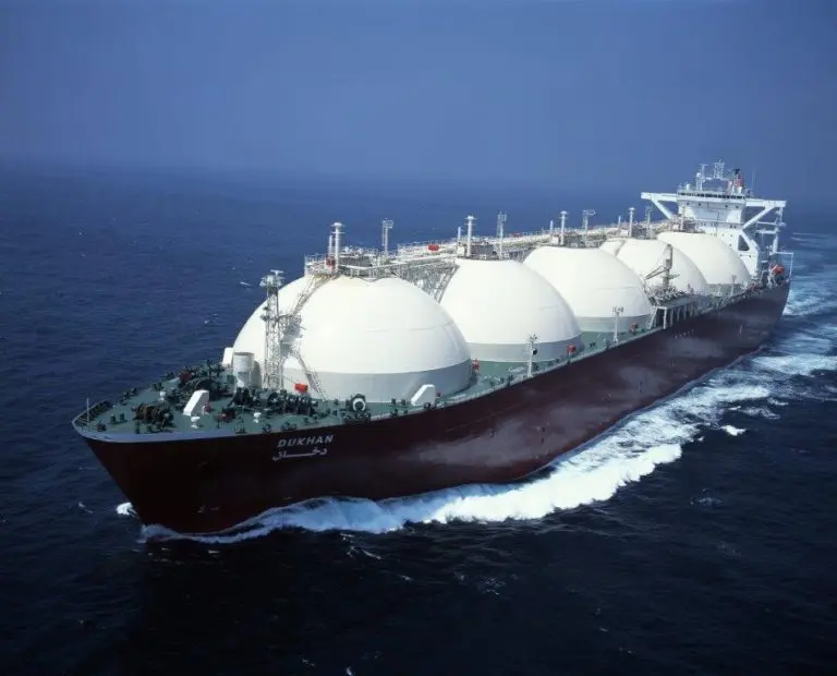 MOL sells steam LNG carrier for scrap