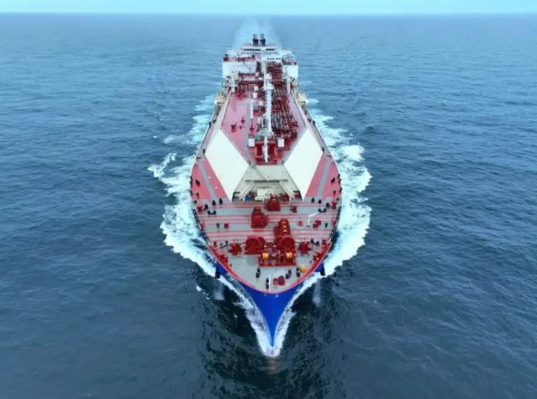 Cosco's LNG carrier nears delivery in China