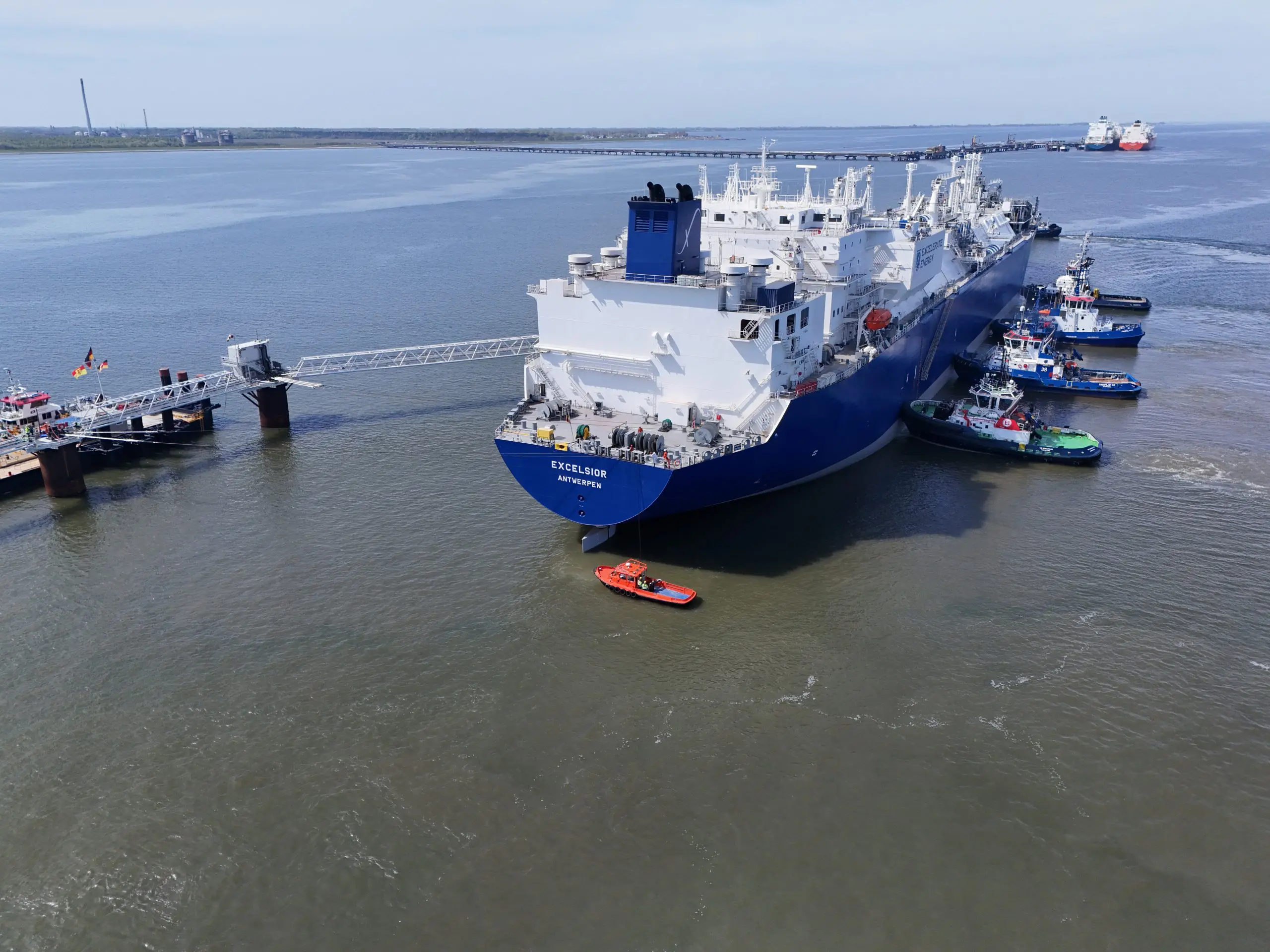 Second Wilhelmshaven FSRU arrives at jetty
