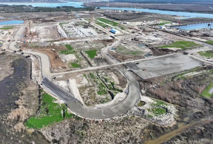 Stonepeak to take 40 percent stake in Woodside's Louisiana LNG project