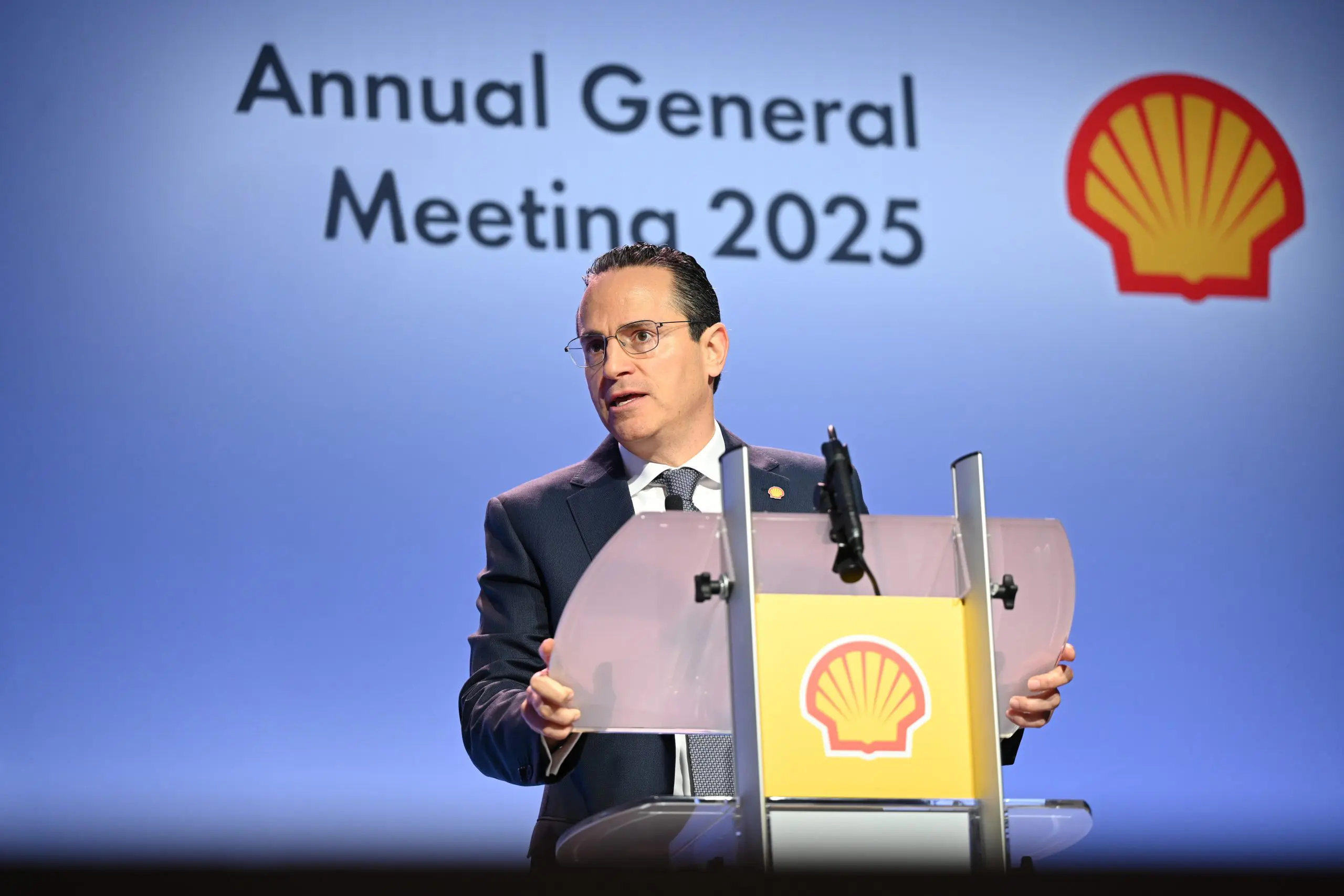 Shell shareholders re-elect CEO Wael Sawan