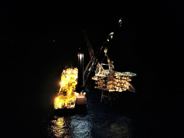 Heerema's Aegir installs module on Woodside’s Pluto platform