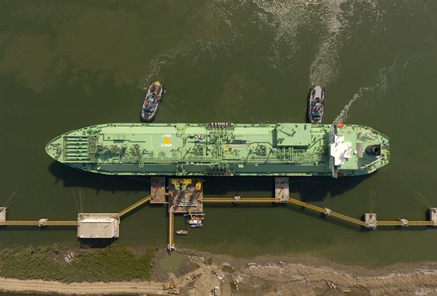 Four players submit lowest bids in Pakistan LNG tender