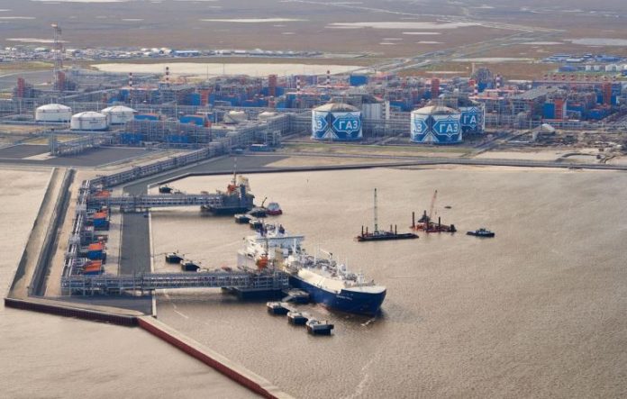 Novatek takes on charter four new LNG carriers from MOL