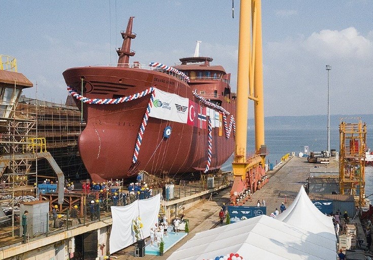 Cemre floats out Norwegian LNG-fueled fishing vessel