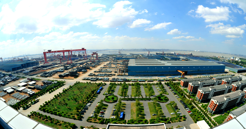 Yangzijiang clinches order for 12 LNG-powered containerships