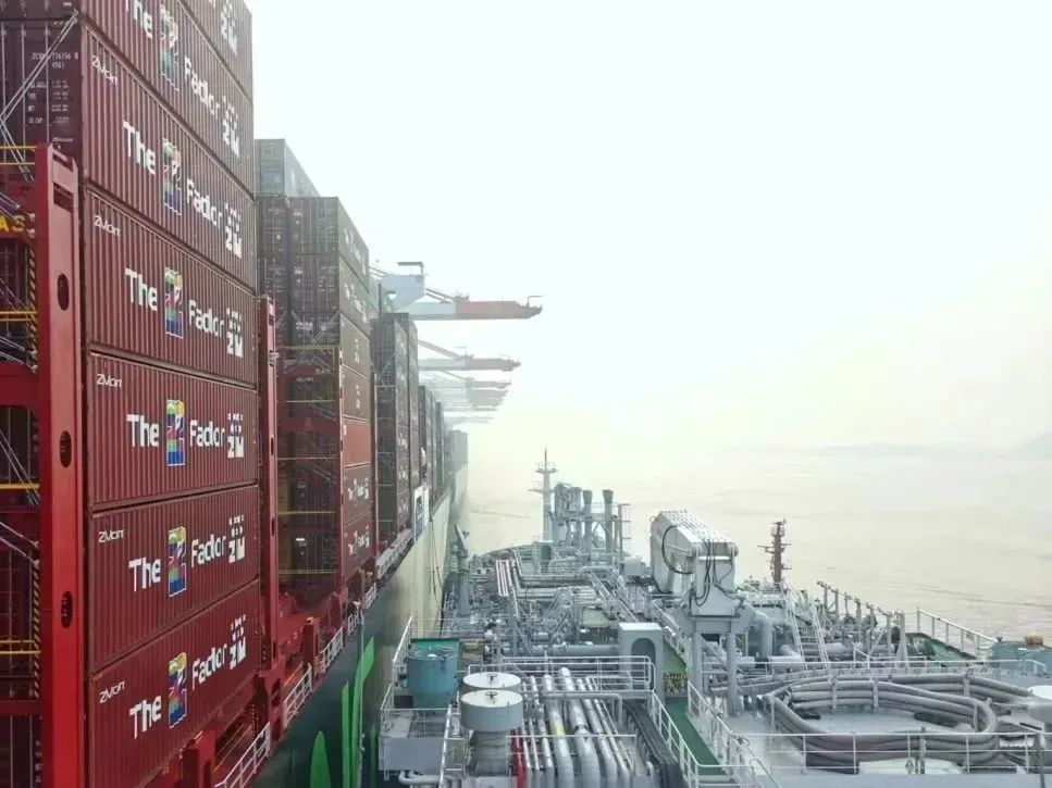 SSES, Avenir bunker LNG-powered ZIM Sammy Ofer in Shanghai