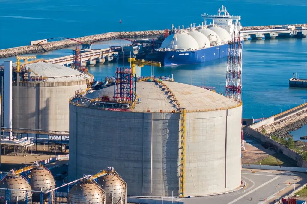 China boosts gas imports in October