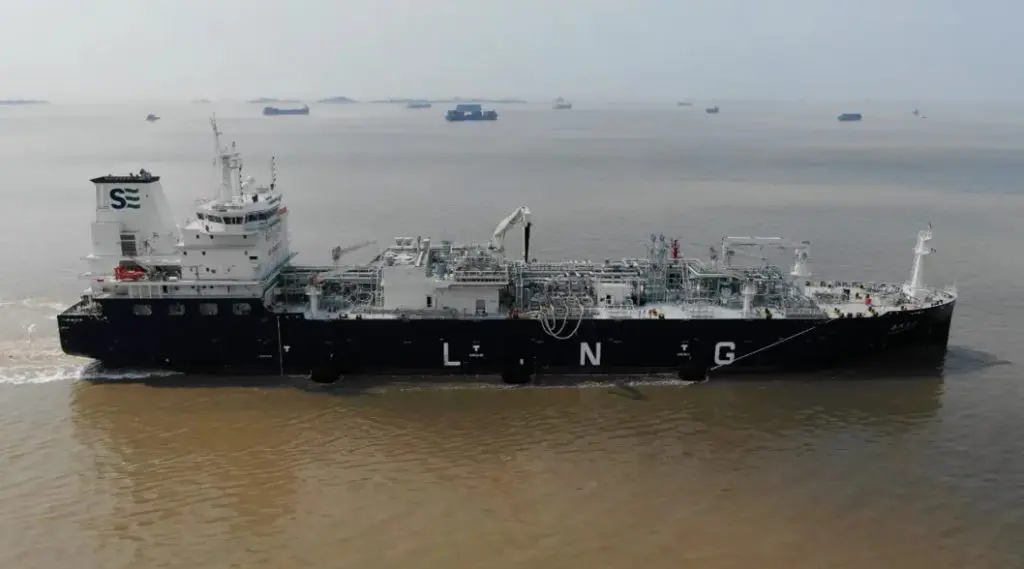 China’s SIPG eyes LNG bunkering vessel order