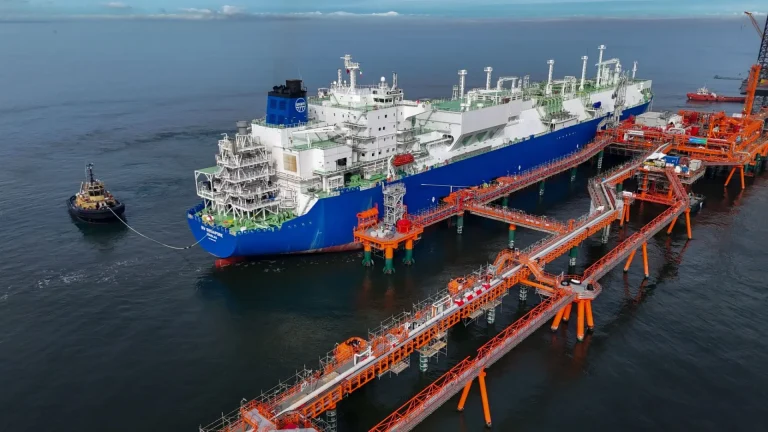 Snam's Ravenna FSRU to get first LNG shipment