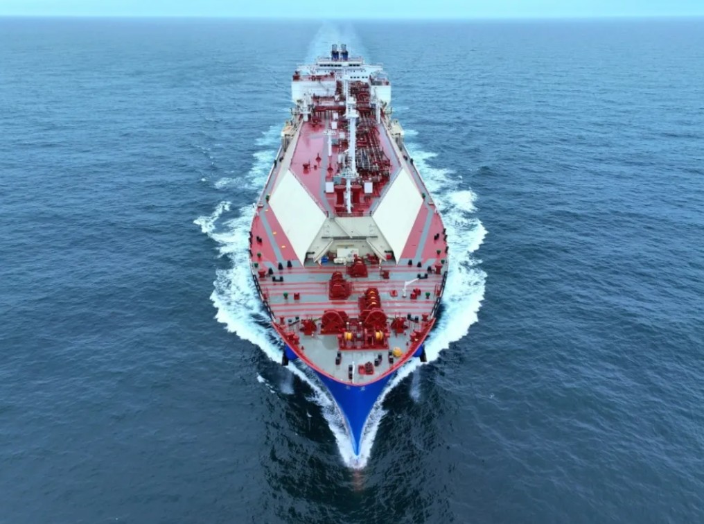 Cosco's LNG carrier nears delivery in China
