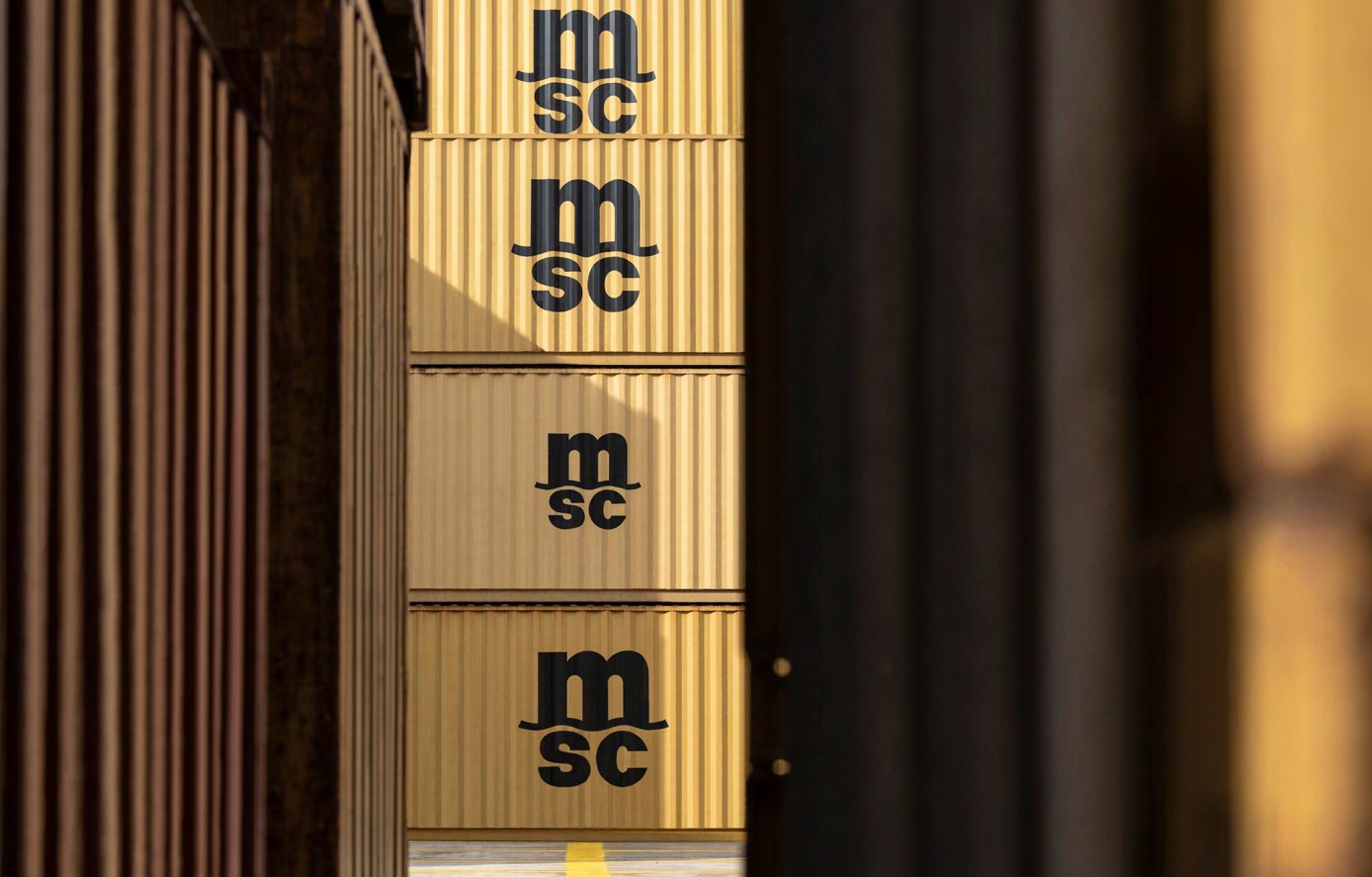 MSC books LNG-powered duo in China