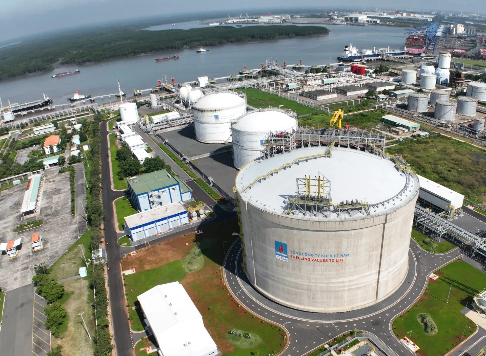 Petronas delivers first LNG cargo to PetroVietnam Gas