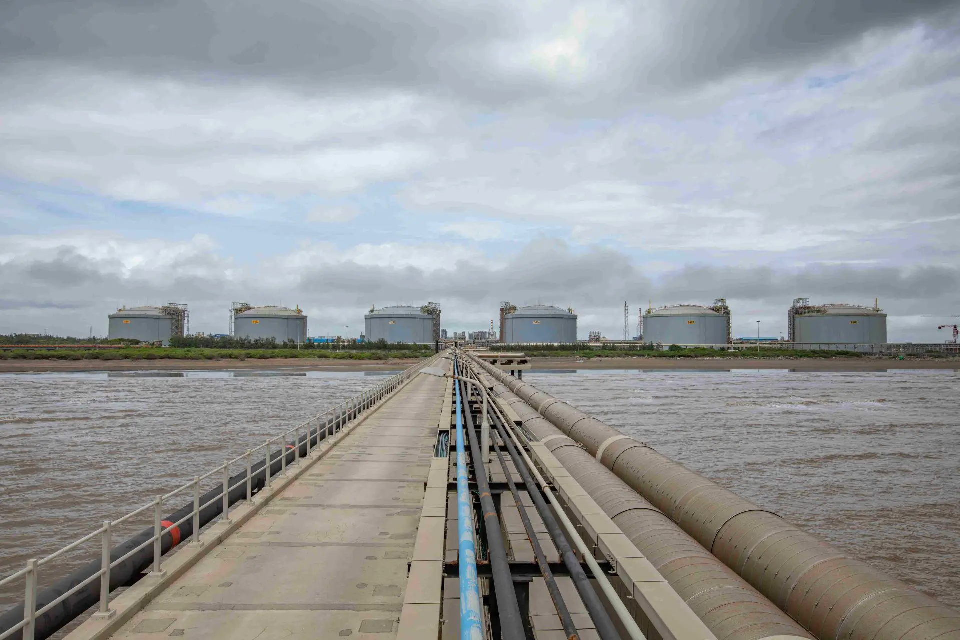 Petronet approves onshore Gopalpur LNG terminal