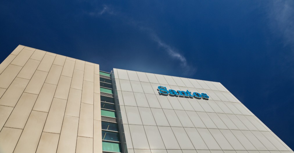 Santos' finance chief resigns