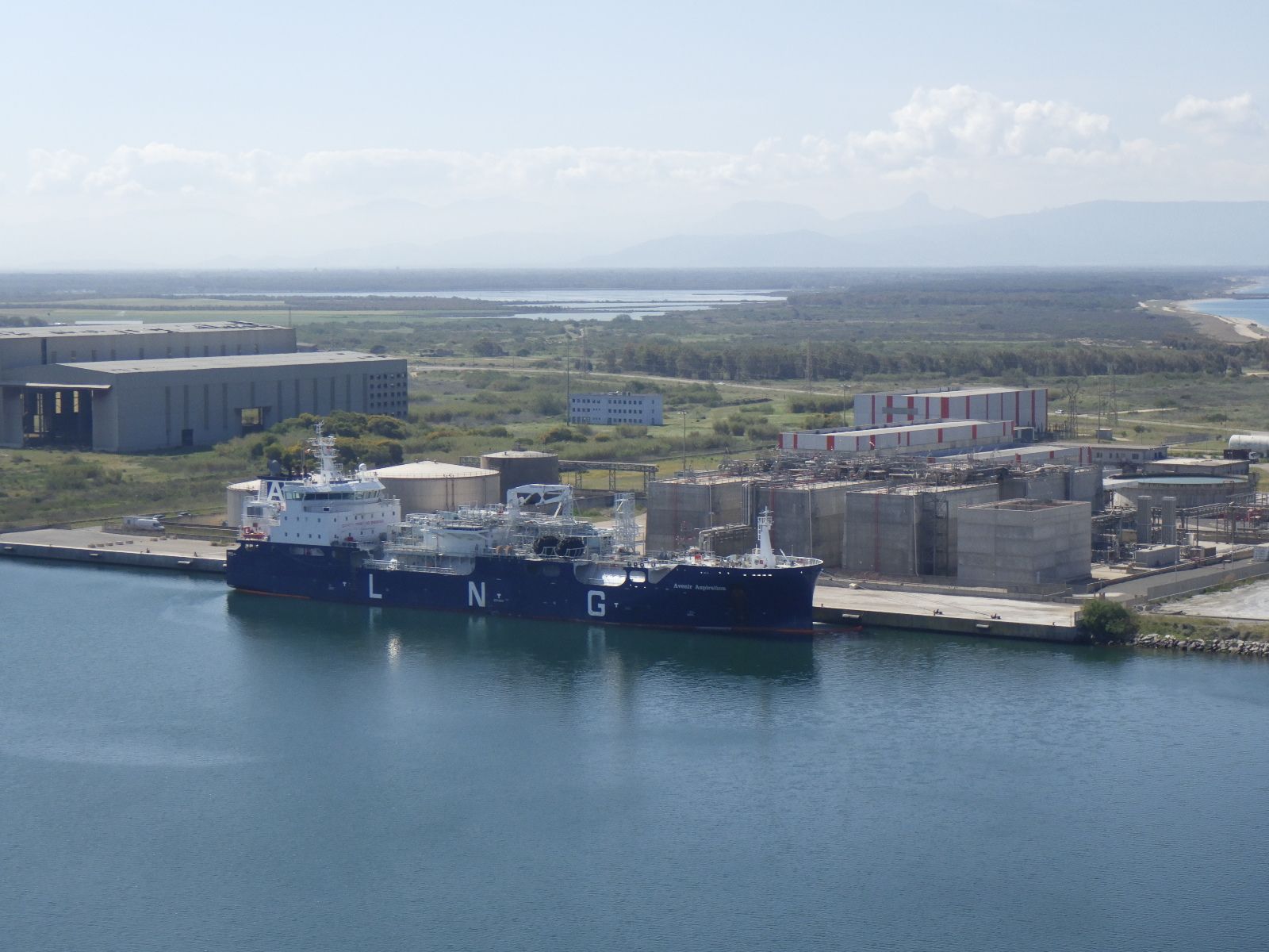 Snam plans to buy Italian small-scale LNG terminal and install FSRU