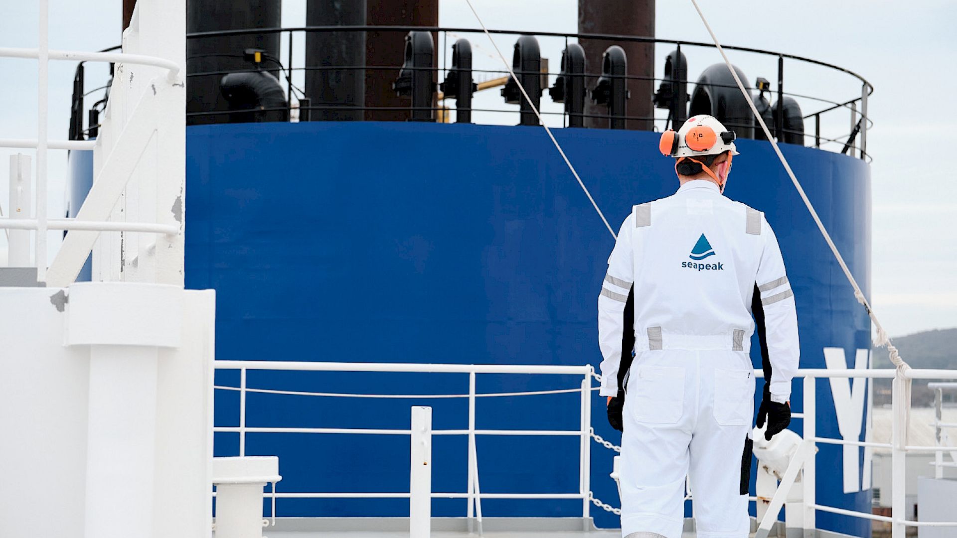 Seapeak inks sale and leaseback deals for newbuild LNG carriers