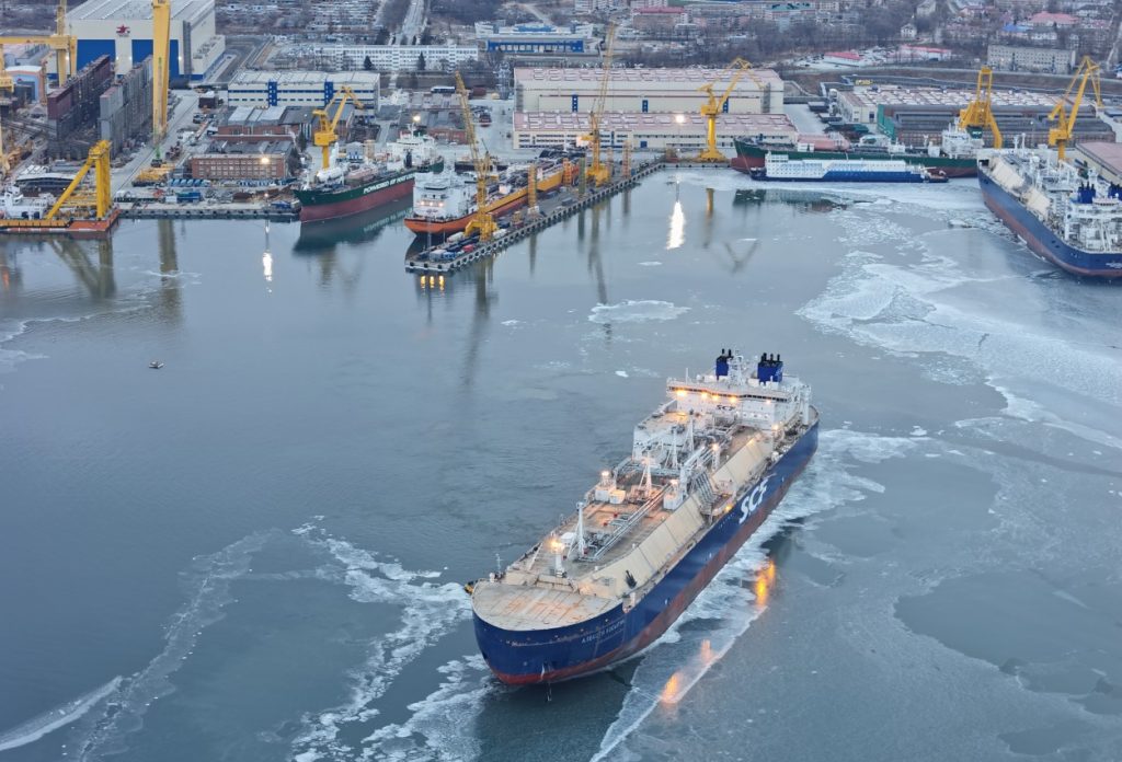 Zvezda delivers first Russian-built ice-class LNG carrier to Sovcomflot