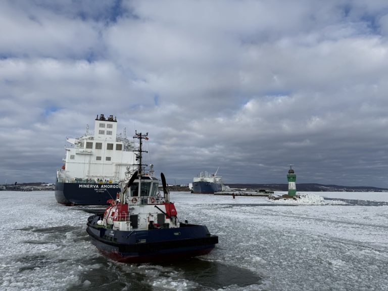 Deutsche ReGas: Mukran FSRU gets new LNG cargo after icebreakers clear path