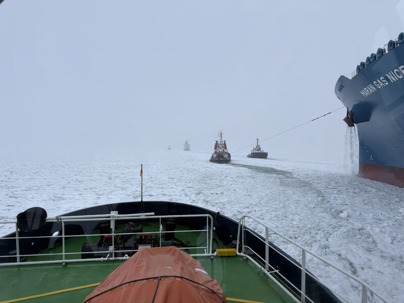 Deutsche ReGas Mukran FSRU remains operational despite 'challenging' weather