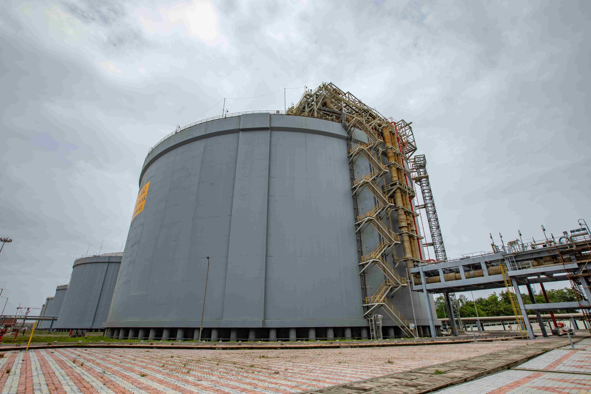 India's GAIL may cut gas supply to customers after Petronet LNG force majeure