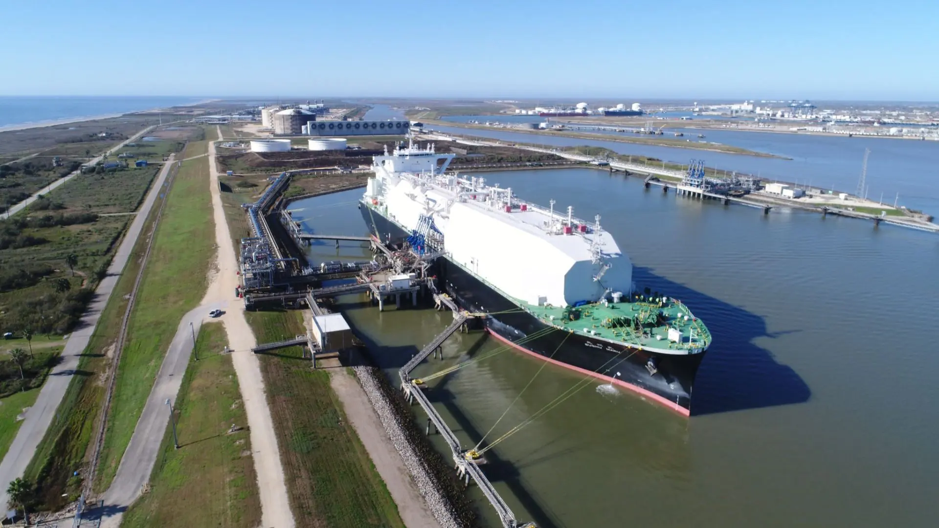 Atlantic and Pacific LNG shipping rates remain steady