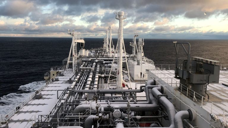 Seapeak inks sale and leaseback deal for one LNG carrier