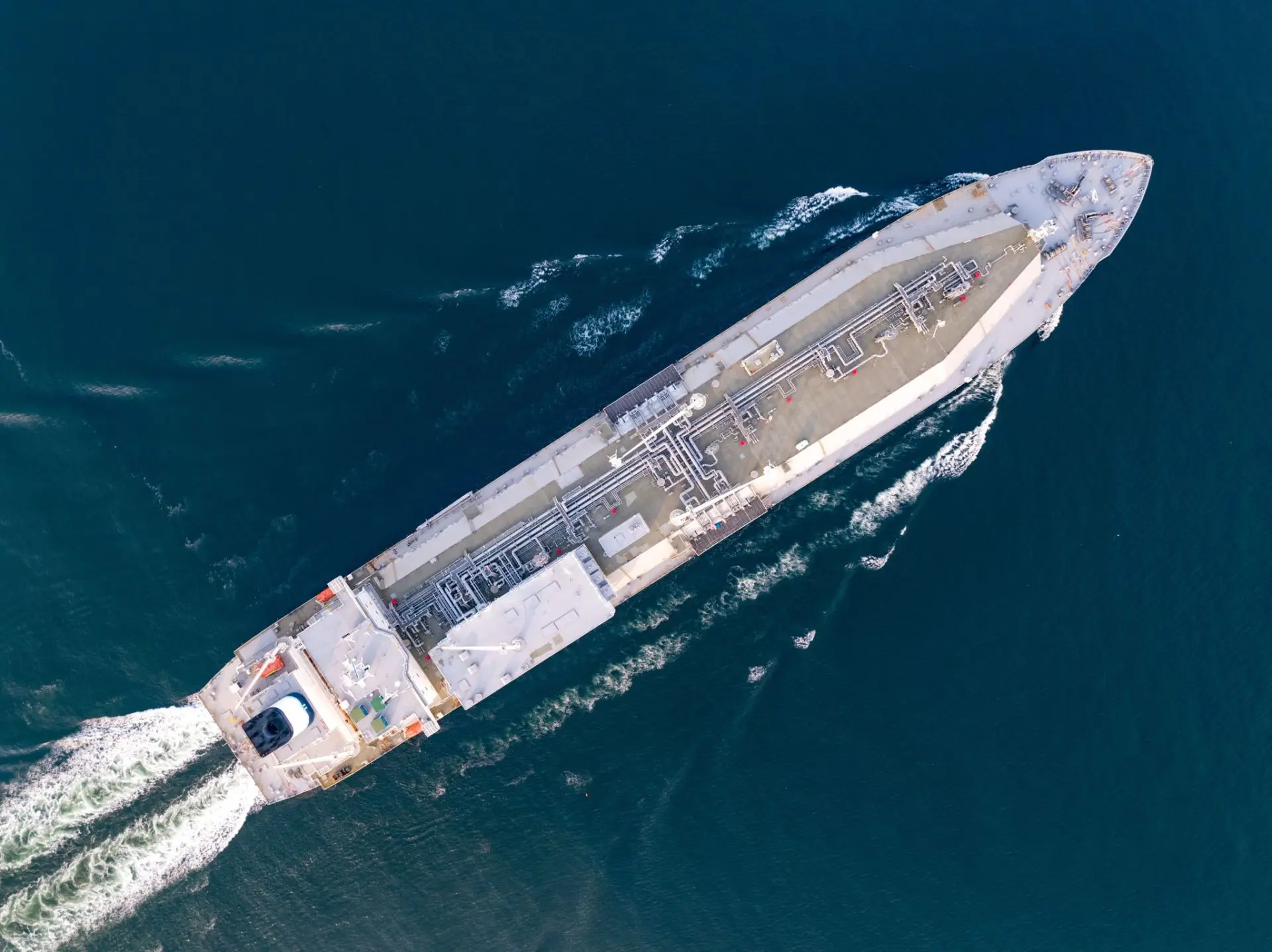 Bangladesh seeks spot LNG cargoes