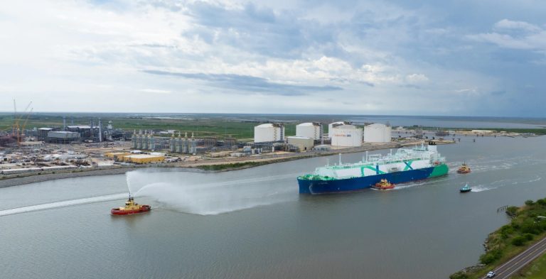 Golden Pass LNG seeks FERC OK to start commissioning of second train