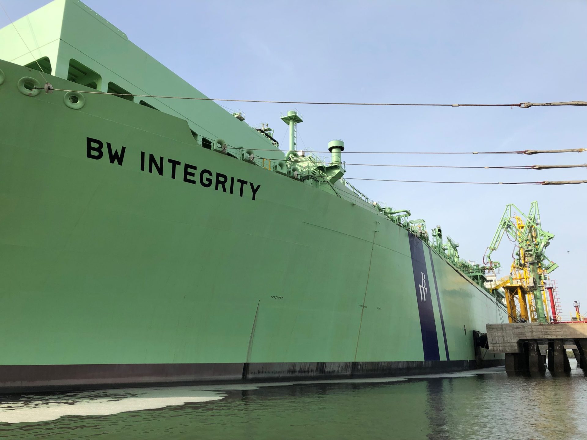Pakistan seeks spot LNG cargo