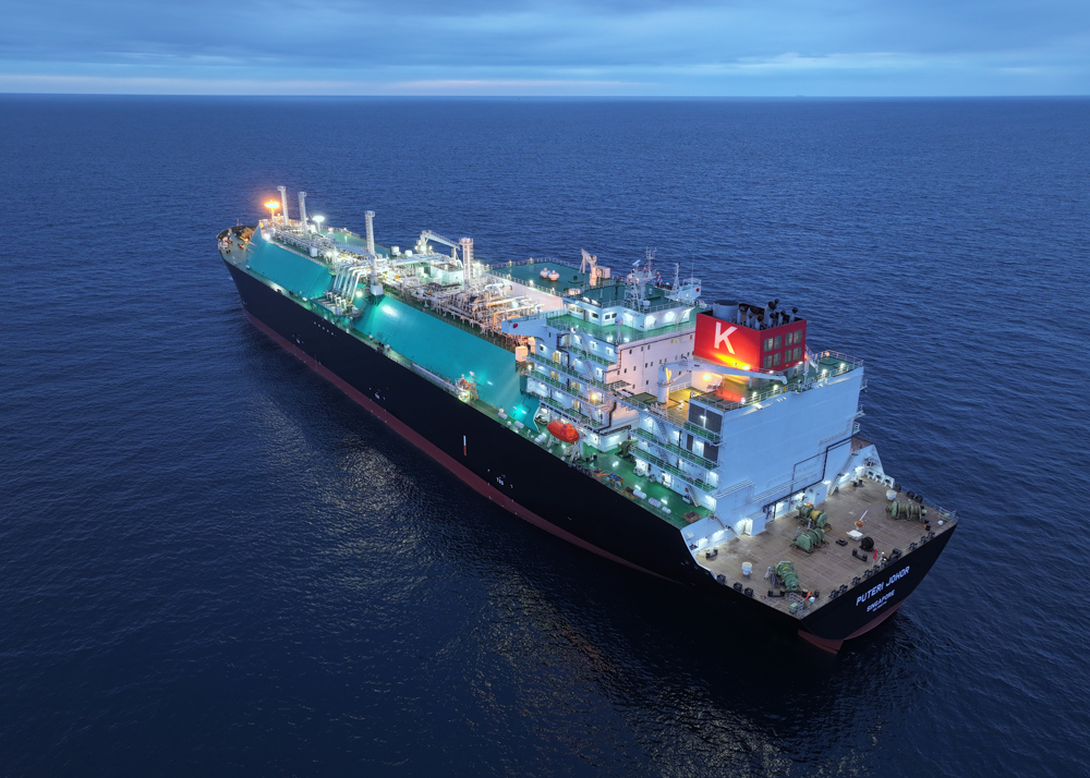 Hudong-Zhonghua delivers LNG carrier duo to K Line and Petronas